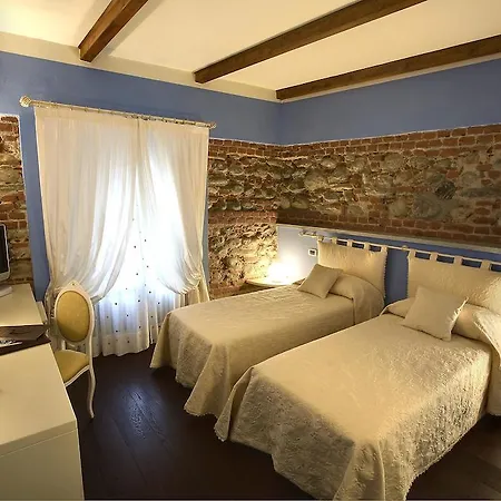 Cascina Di Corte Hotel