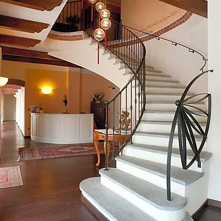 Cascina Di Corte Hotel
