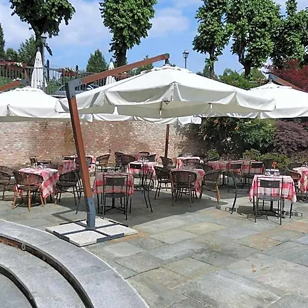 Cascina Di Corte Hotel